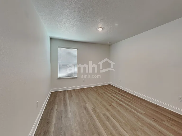 16393 Aubergine Aly — Photo 20