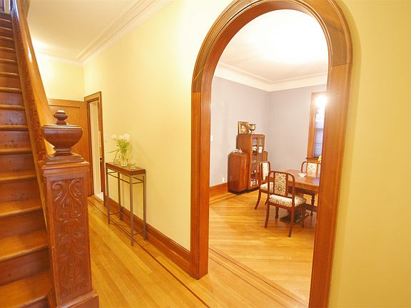 4th image of 410 Highland Ave
