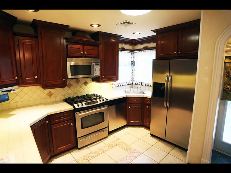 118 Swarthmore Ter — Photo 11
