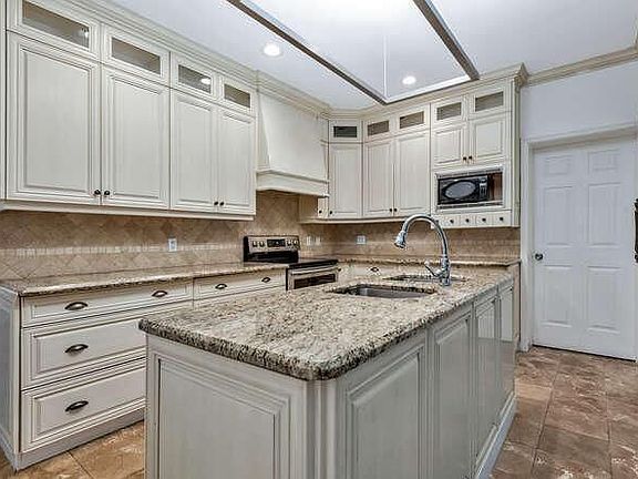 4th image of 230 Park Ave