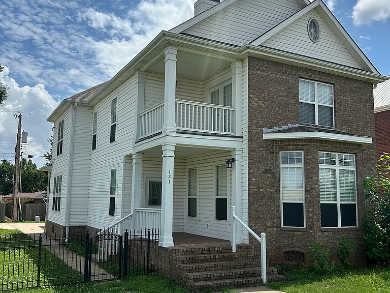 121 W Lakeview Rd — Photo 1