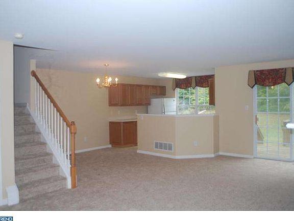 4th image of 207 Beckington Ct