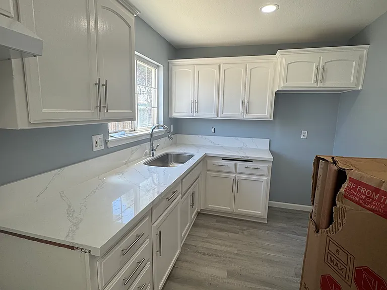 1123 Valerie St — Photo 12