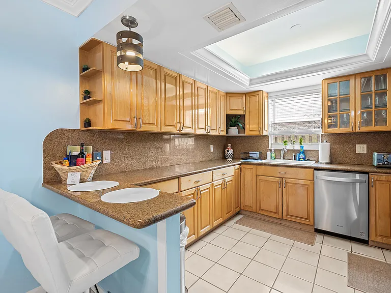 3240 Spanish River Dr — Photo 6