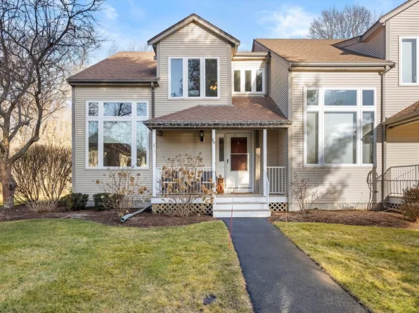 84 Willow Pond Dr, Rockland, MA 02370