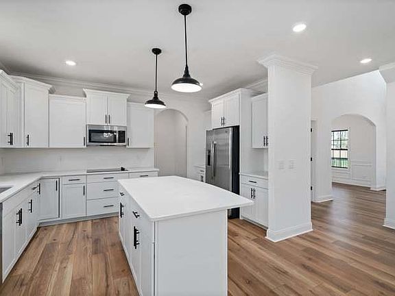 5th image of 120 Trillium Ct