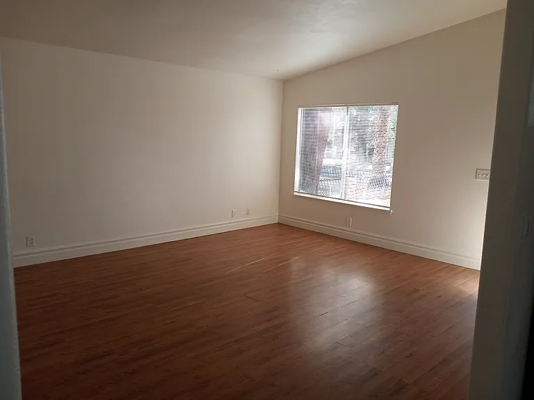 6570 Mountainwood Ln — Photo 2