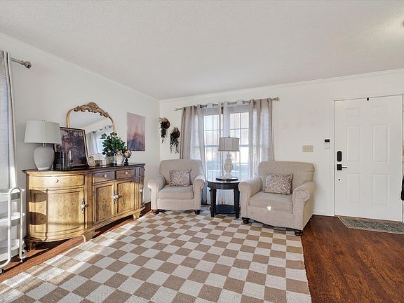 3rd image of 301 N Brookfield Dr