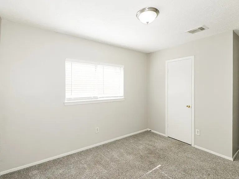 15826 Beechnut St — Photo 13