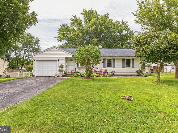 4th image of 422 Chesterfield Dr