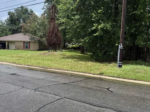 8455 Kensington Dr, Baton Rouge, LA 70809