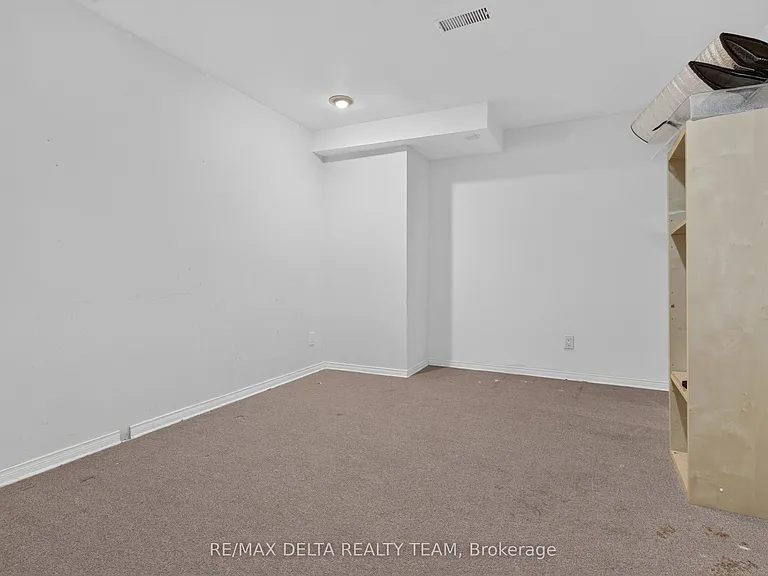 13 Sherk Cres — Photo 12