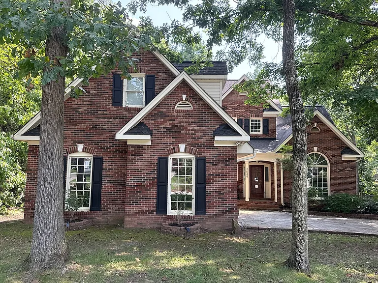 2649 Willowbrook Dr — Photo 1