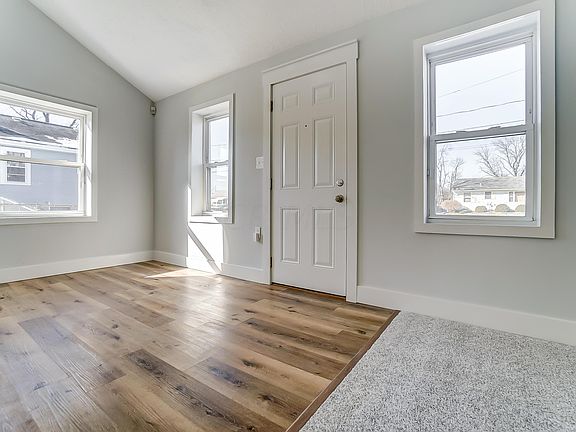 5th image of 2902 Fairwood Ave