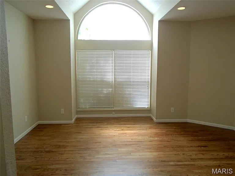 1109 Peachtree Ct — Photo 5