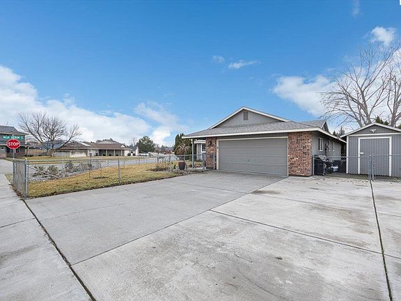 2nd image of 5303 Phoebe Ln