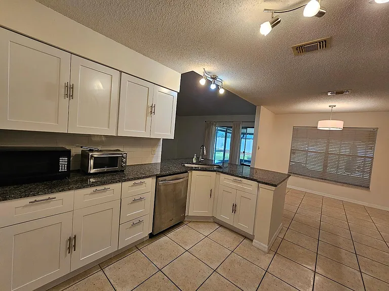 9502 Graystoke Ln — Photo 12
