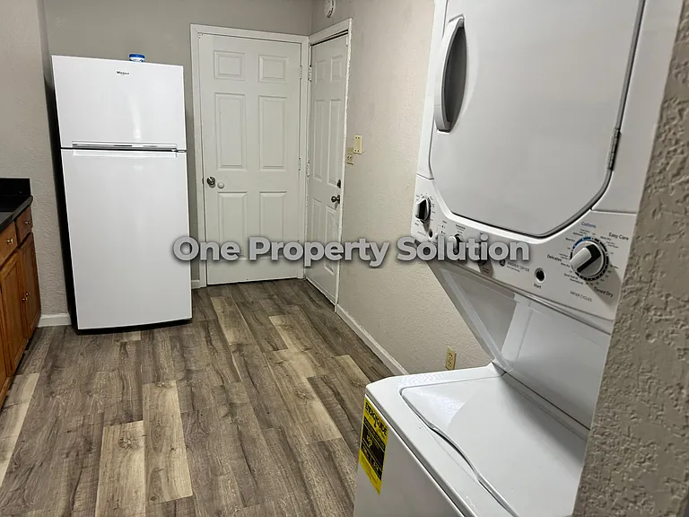 3942 Lincoln St — Photo 8