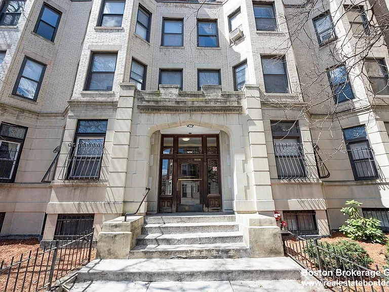 39 Hemenway St #2 — Photo 11