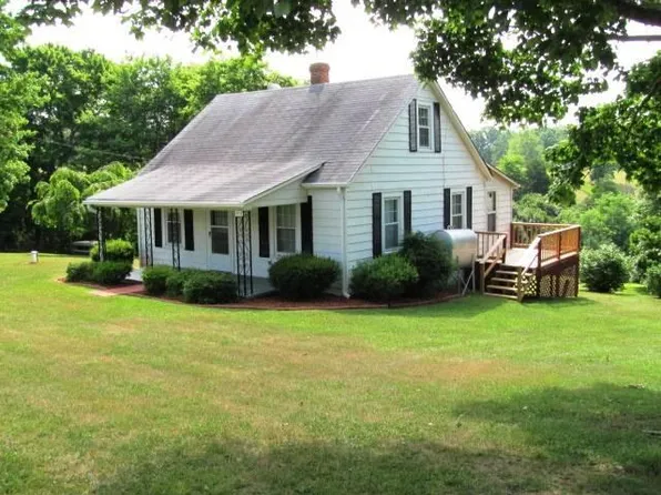9020 Chatham Rd, Martinsville, VA 24112