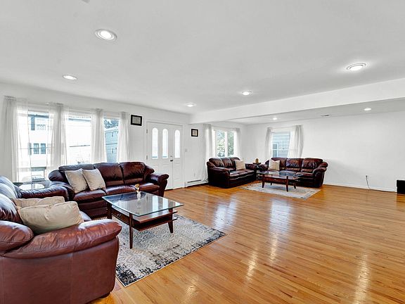 4th image of 13 Bayliss St