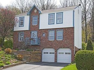 823 Windgap Dr, Cranberry Township, PA 16066