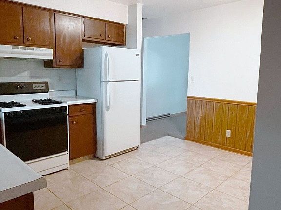 3rd image of 3108-3110 Bailey Rd W