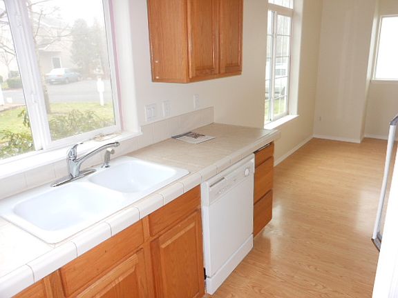 4th image of 3202 SE Blue Bird Dr