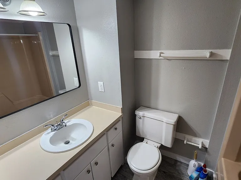 320 E Edwards St #16 — Photo 9
