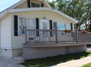 8427 W Schlinger Ave, Milwaukee, WI 53214