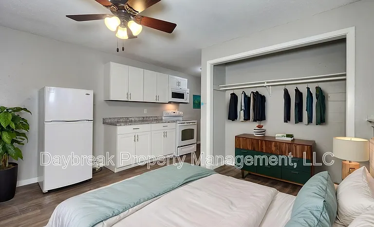 717 30th St N #4 — Photo 1