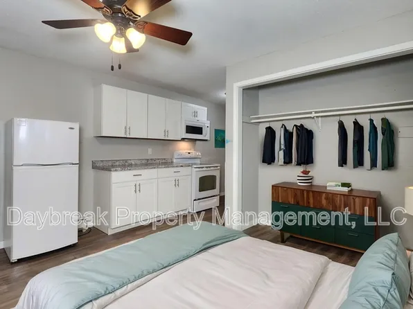 717 30th St N APT 4, Fargo, ND 58102