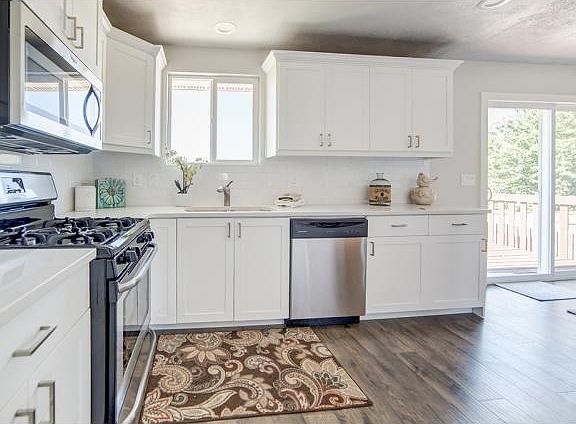 3rd image of 2569 W Meadowridge Dr