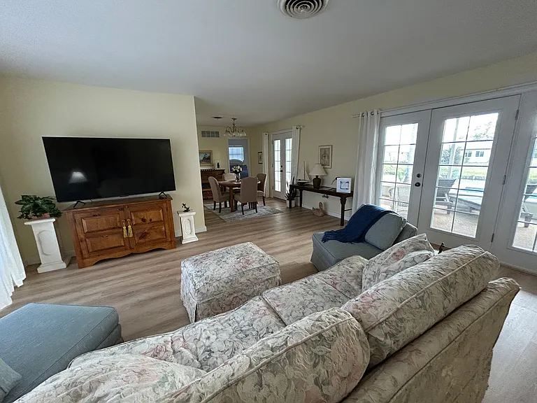 1220 Lakeside Dr — Photo 15