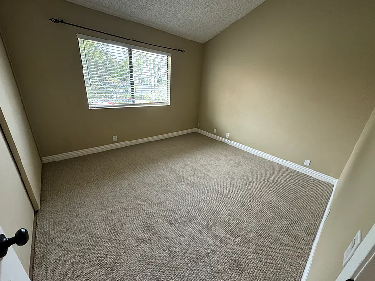 19105 Shoreline Ln #5 — Photo 9