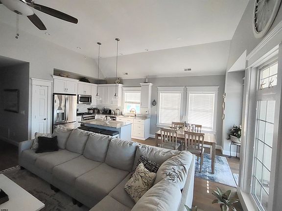 4th image of 251 West Ave #251