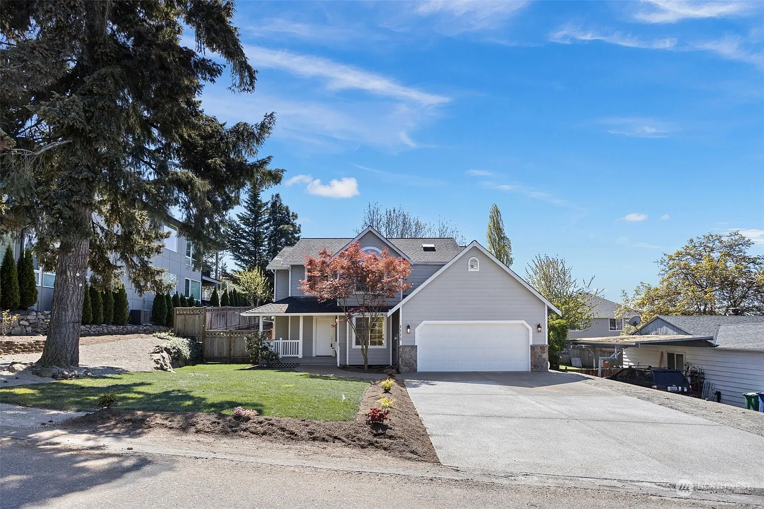 1115 N 28th Place photo 1