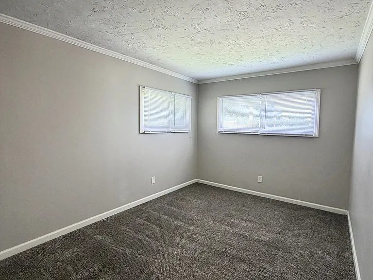 302 S Hocker Ave — Photo 6