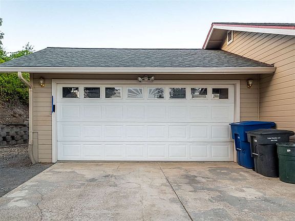 3rd image of 1300 Terrace Dr