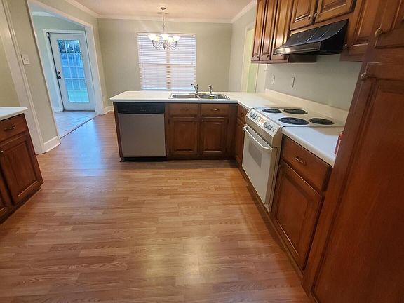 3rd image of 110 Caravelle Ct