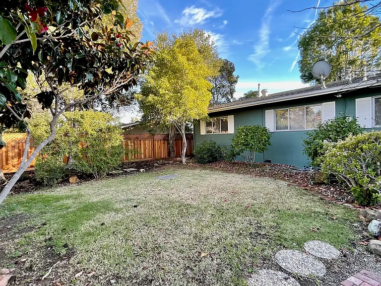 276 Daly Ave — Photo 20