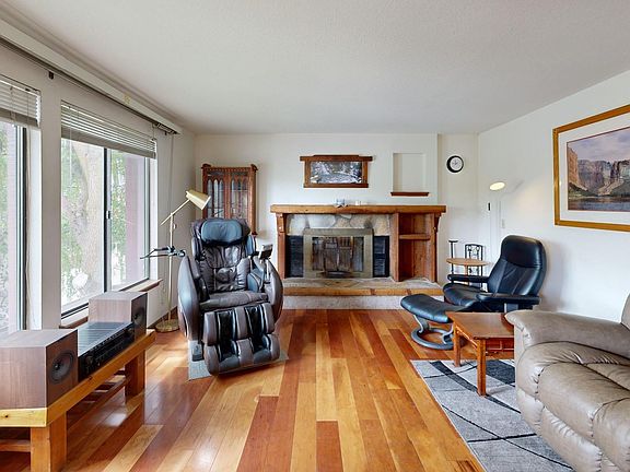 3rd image of 760 SE Greenhill Ct