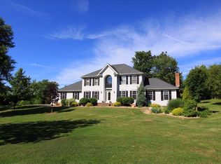 10725 Somerset Dr, Chardon, OH 44024