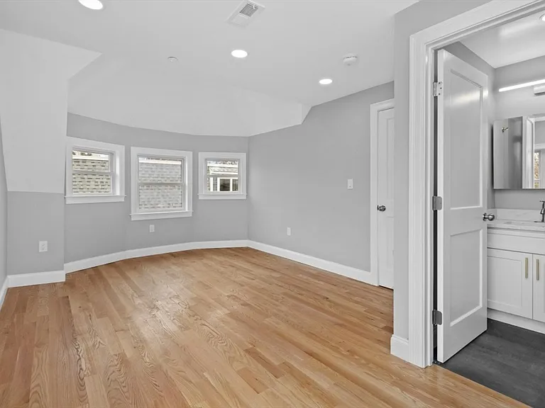 66 Stanley St #3 — Photo 8