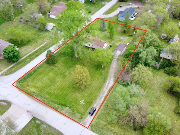 135 E 4th St, Douglas, NE 68344