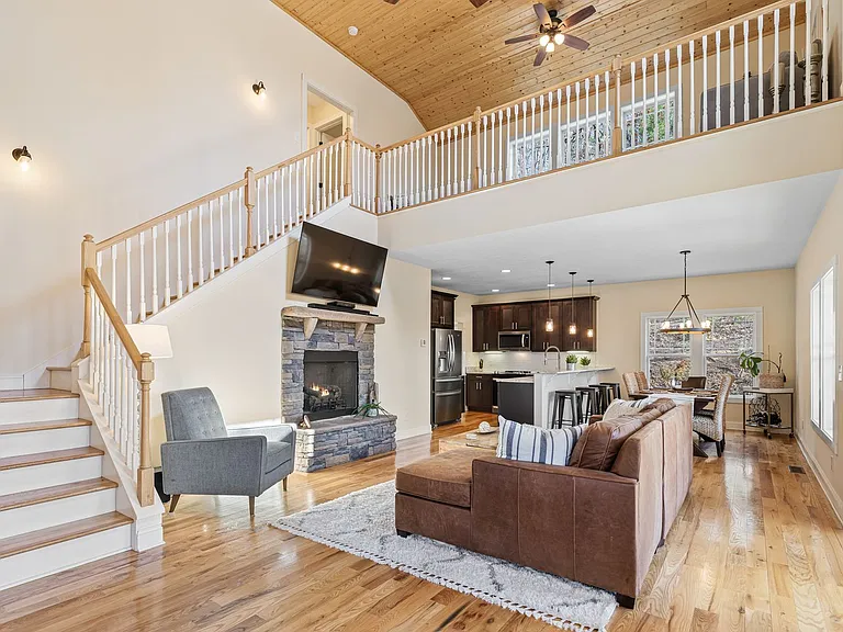 149 Kirkwood Dr — Photo 7