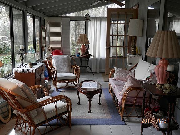 main house screen room