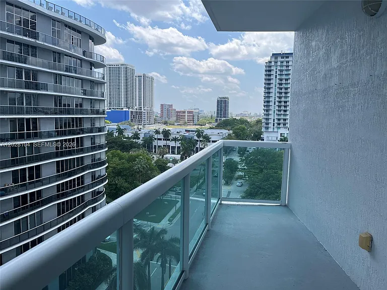 1800 N Bayshore Dr #915 — Photo 9
