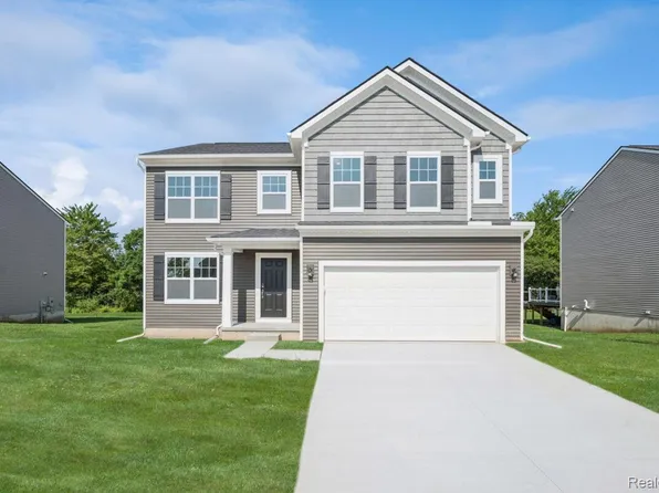 54821 Mockingbird Dr, Chesterfield, MI 48047