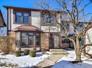 46 White Oak Cir Unit 46, Saint Charles, IL 60174